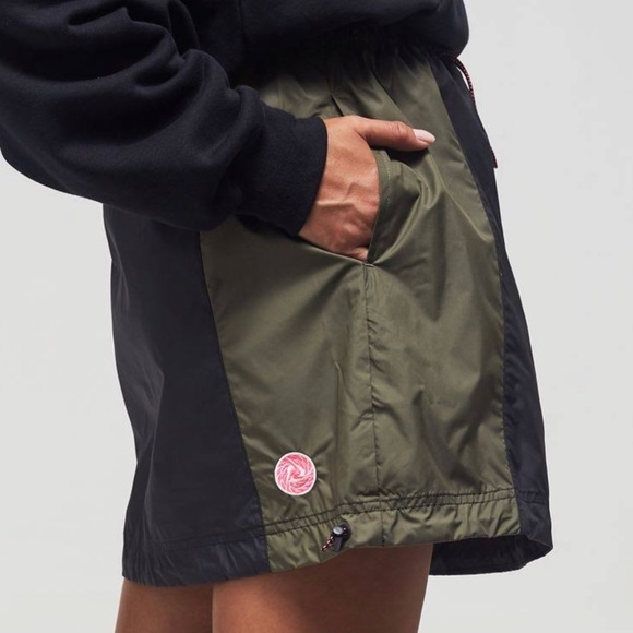 Nike Sportswear Women's Skirt Icon Clash Green Colorblock Sporty Small (K1) - Picture 2 of 9